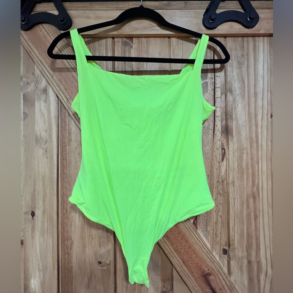COPY - SKIMS square neck bodysuit